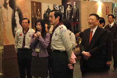 前總統馬英九前往觀展