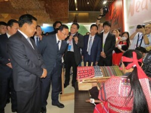 成都非遺節 表演原住民織布技術 1